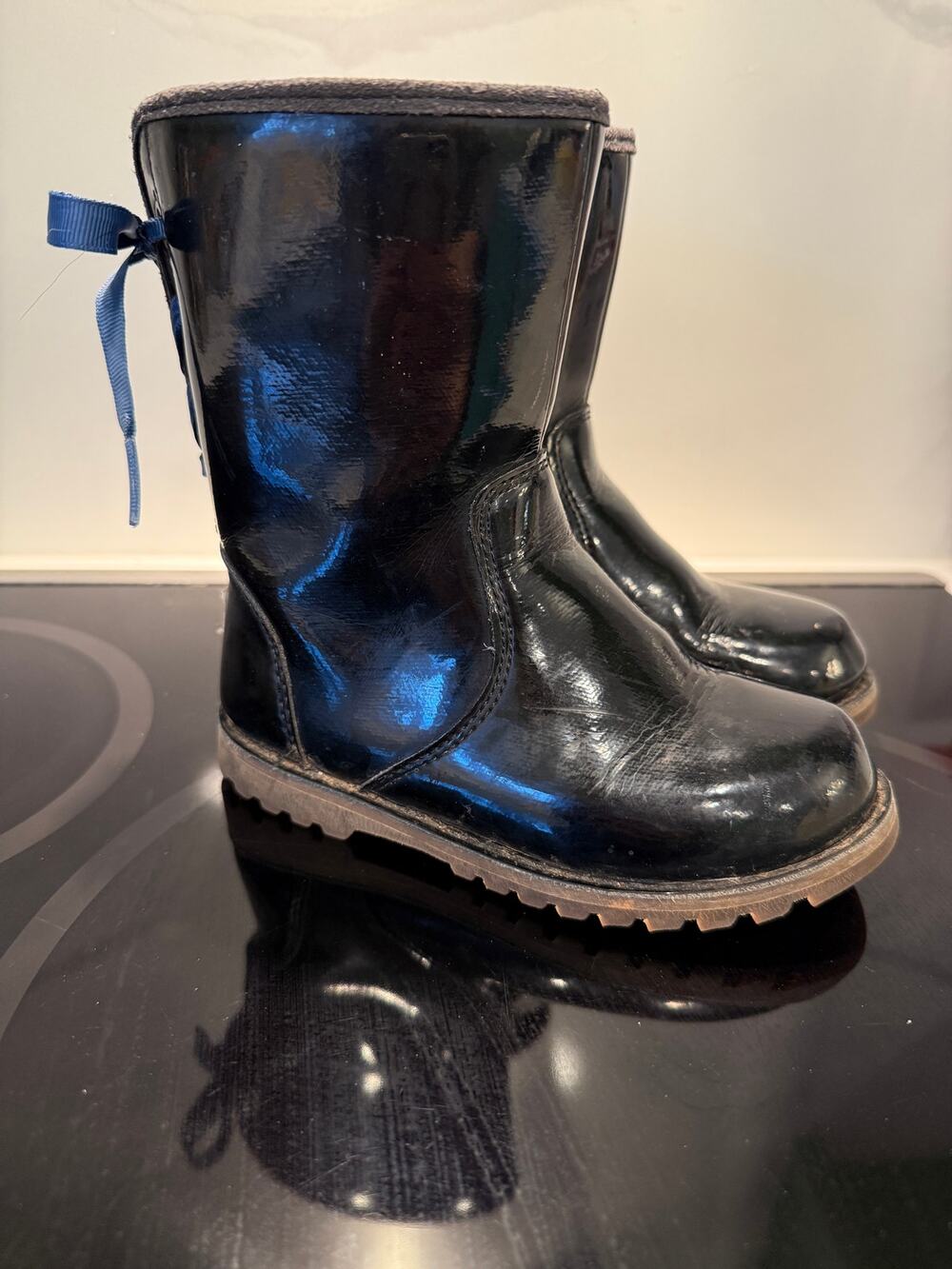 UGG Australia Girls Corene Patent Leather Boots Black Blue Laces Size 9